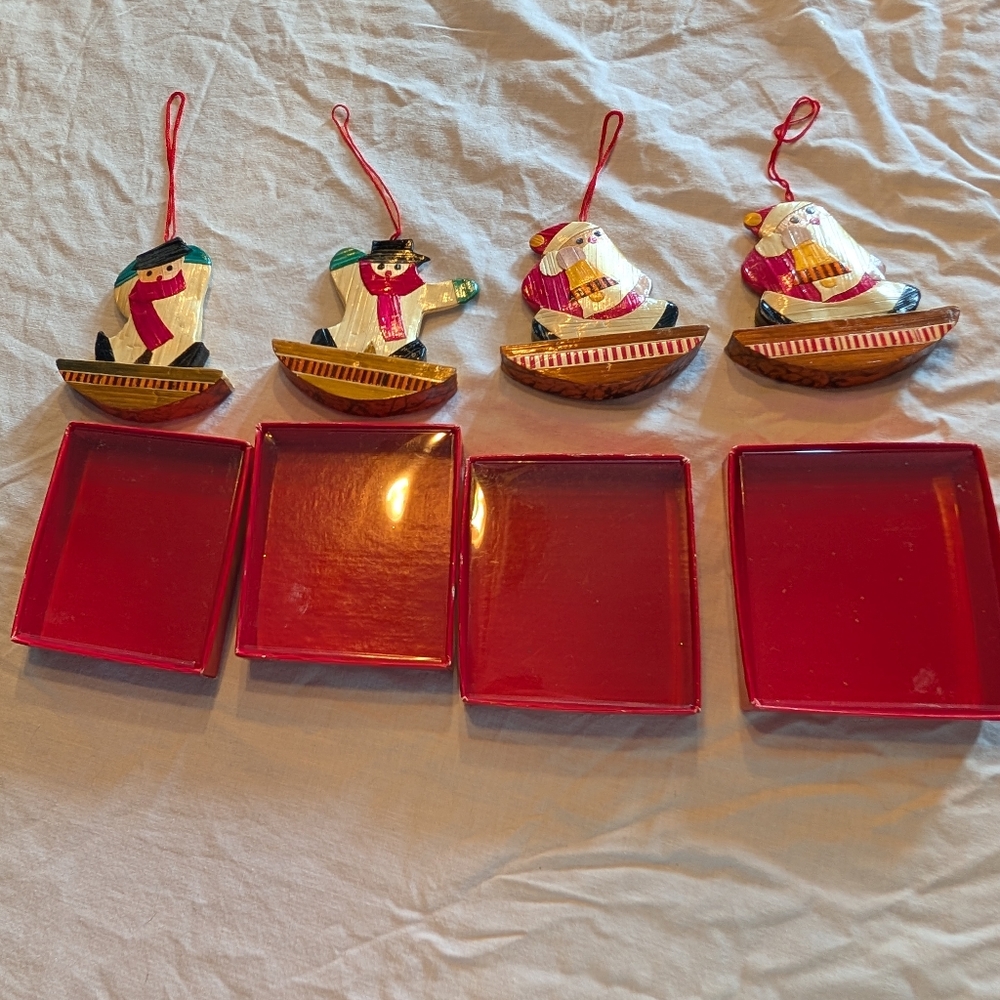 2/20$ Vintage Holiday Woods Ornaments Set with Red and Gold Accents